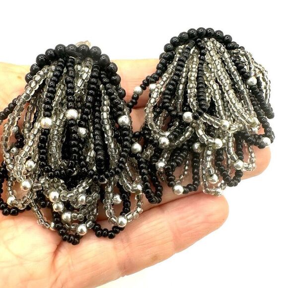 Black and silver tone beaded multi strand beaded clip on vintage earrings - Picture 6 of 8